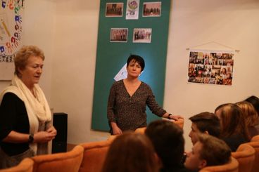 Dramaturgyně festivalu Helena Ježková s Mgr. Renátou Kopeckou, která přednášela na téma dopink u příležitosti uvedení filmu Fairplay.