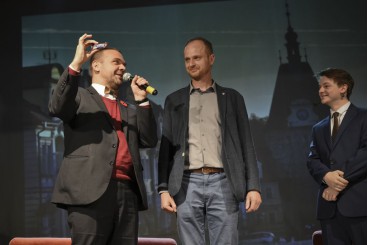 Malé překvapení a velké posilnění na festivalový maraton dostal výkonný ředitel Michal Šašek od pana primátora :)