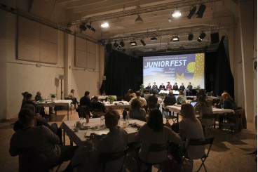 Autobusová hala plzeňského DEPO 2015 se proměnila v konferenční sál...