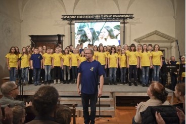 Vynikající pěvecký sbor Hlásek při ZUŠ Přeštice pod vedením Miroslava Vacka. 